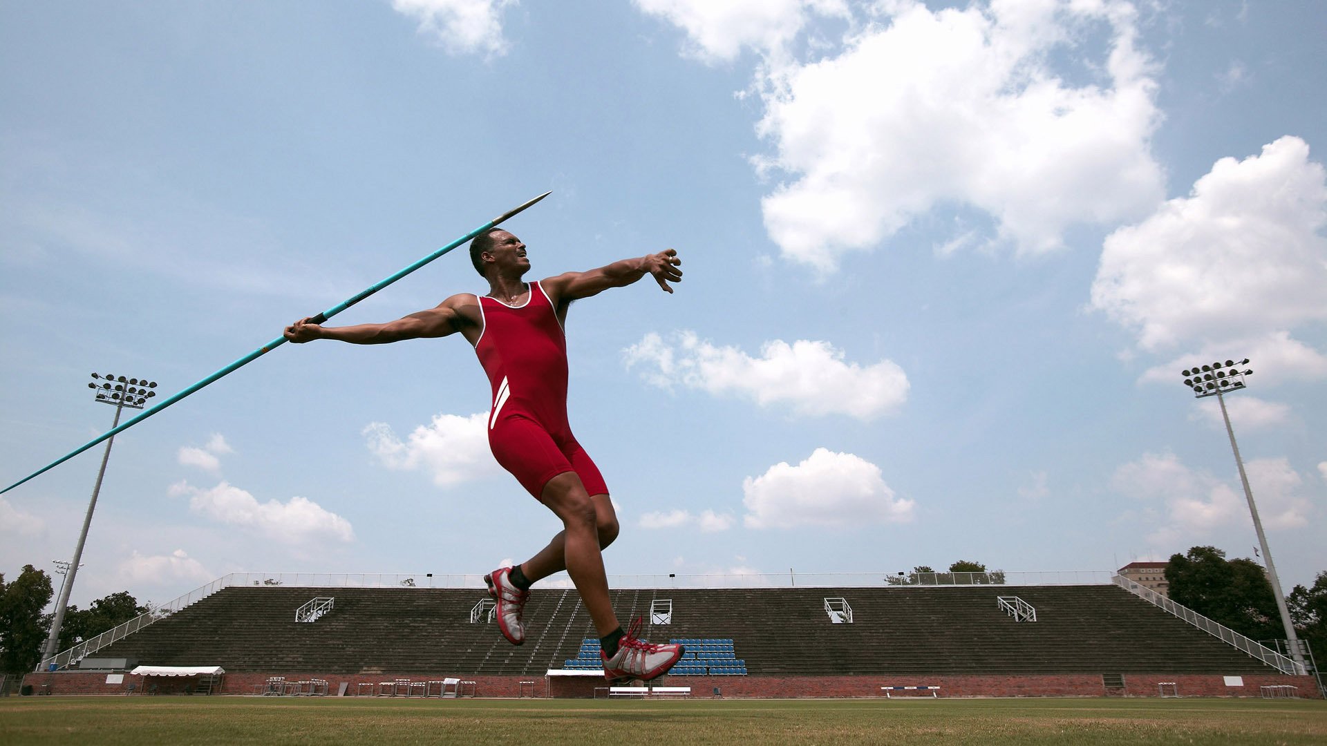 爆裂无声，戈贝尔头顶压力火山，于火箭烽烟中完成沉默者的爆发