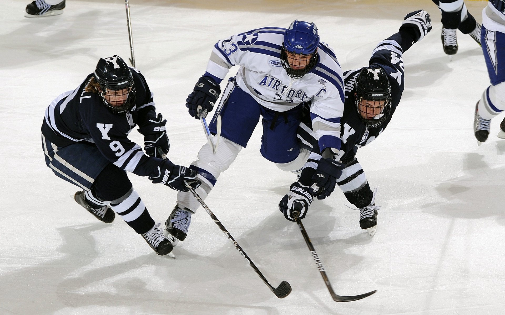 枪手火力全开！伊萨克独闯龙潭，尼日利亚防线溃不成军